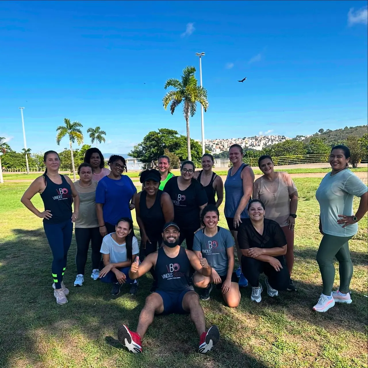 Mulheres treinando ao ar livre